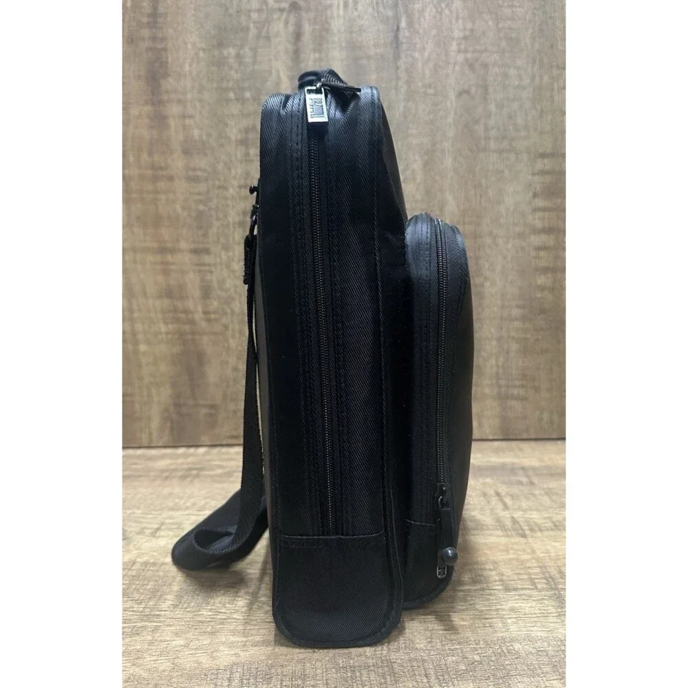 ThinkPad black computer bag with multiple compartments and pockets 16x13 Inches